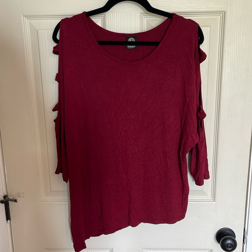 Bobeau. Size XL. Asymmetrical hem with cut outs in sleeves